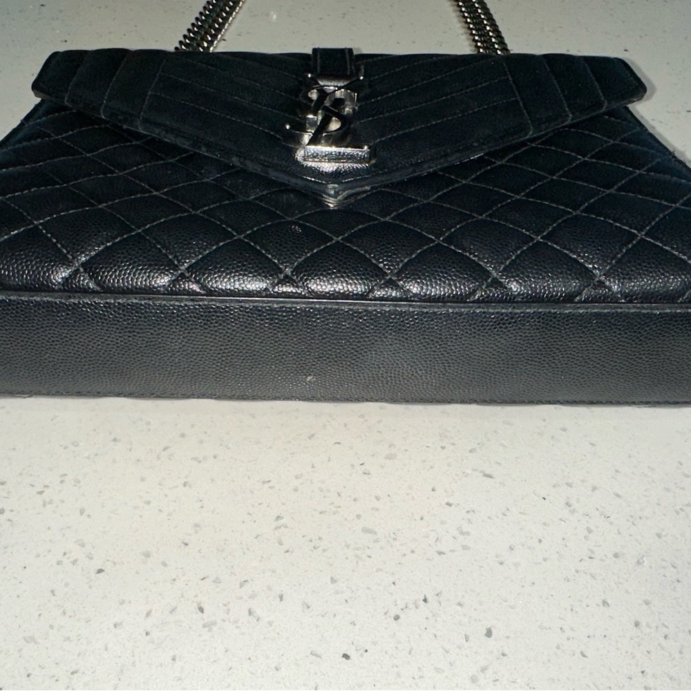 Saint Laurent
Envelope Medium in Quilted Grain De Poudre Embossed Leather - Picture 8 of 14